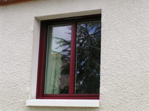 Fenêtre aluminium rouge bordeau