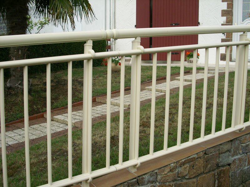 garde corps et barrière de protection terrasse blanche