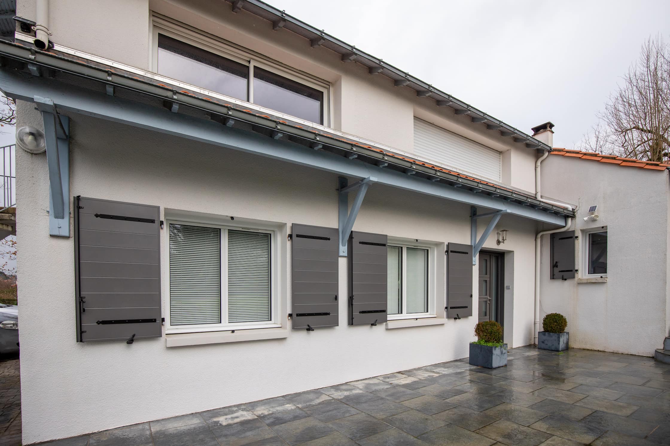 volets battants lames horizontales